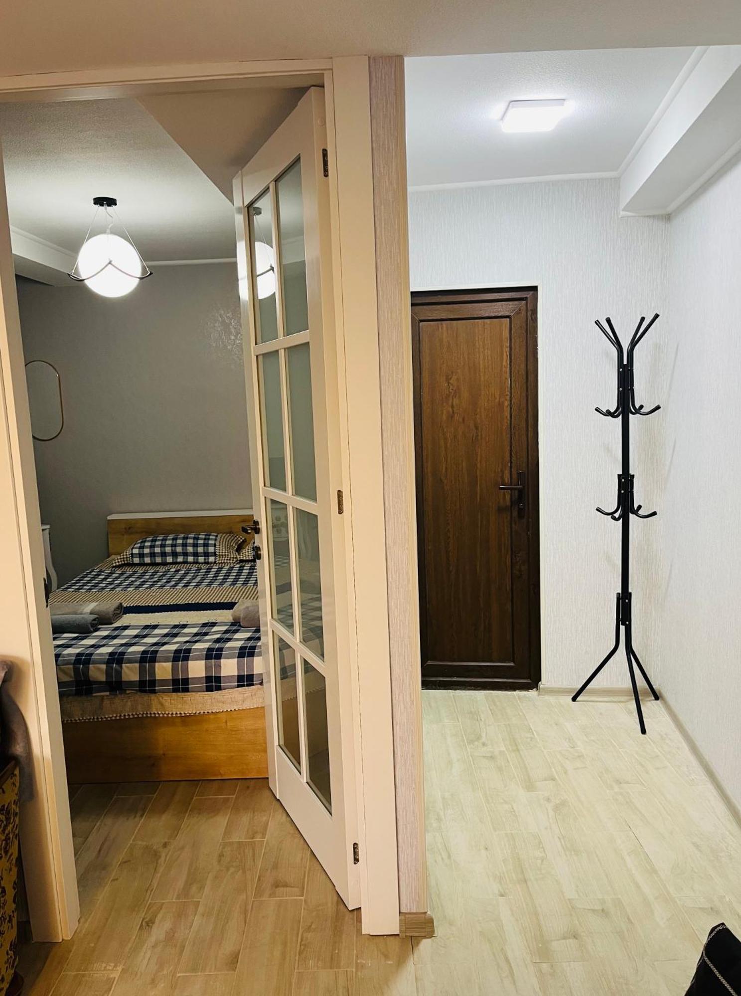 Guest House Poligloti Telavi Exteriör bild