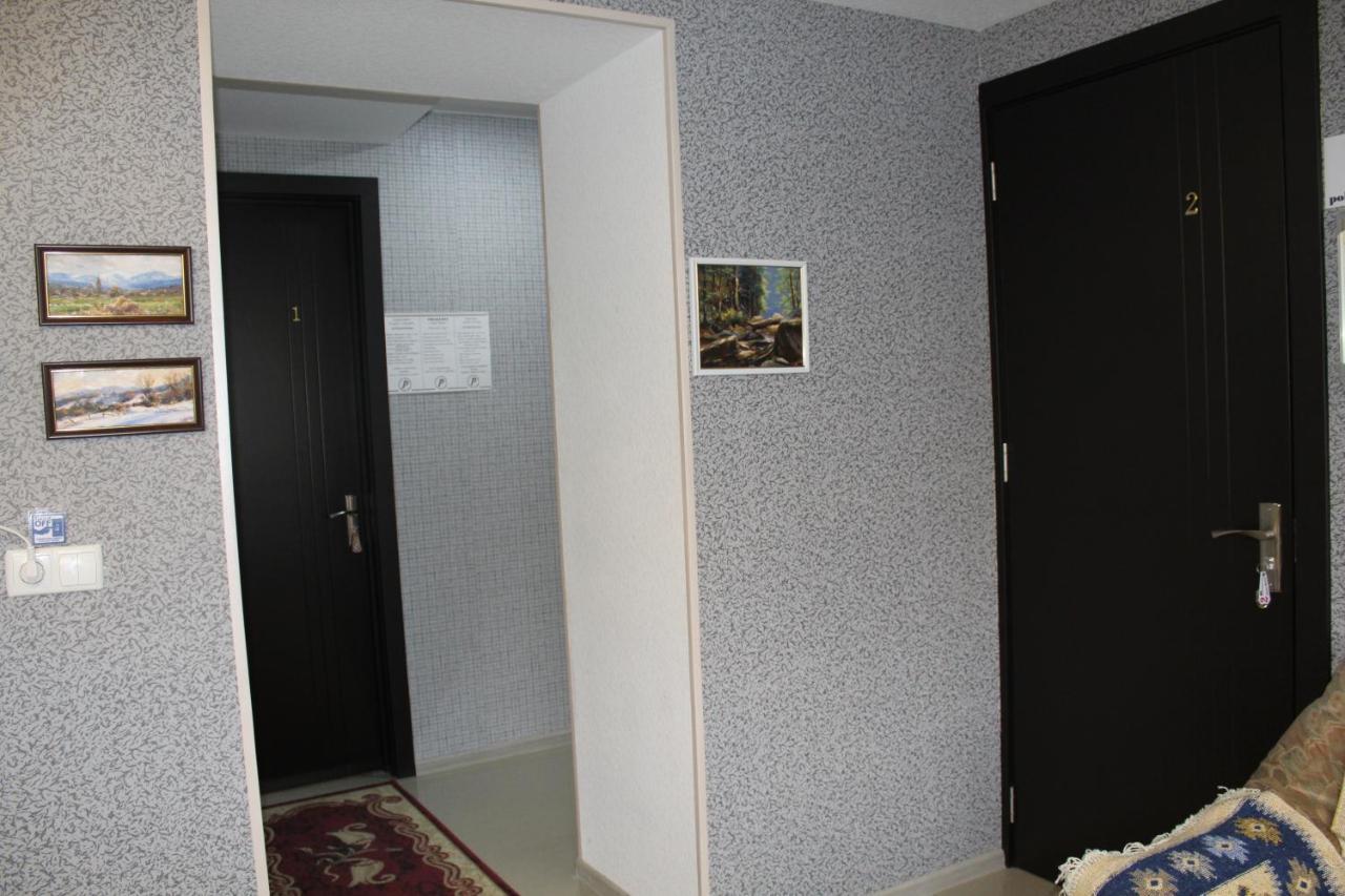 Guest House Poligloti Telavi Exteriör bild